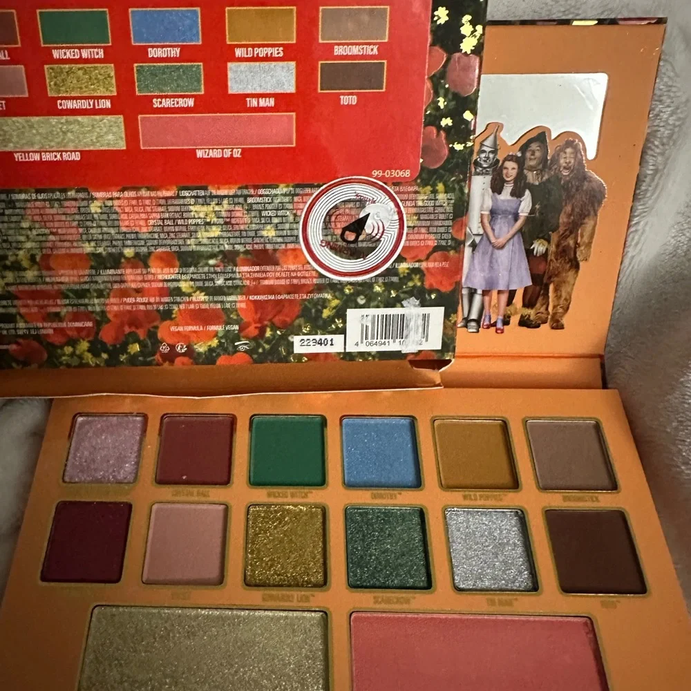 Kylie Cosmetics Wizard Of Oz Eye & Face Pressed Powder Pallete